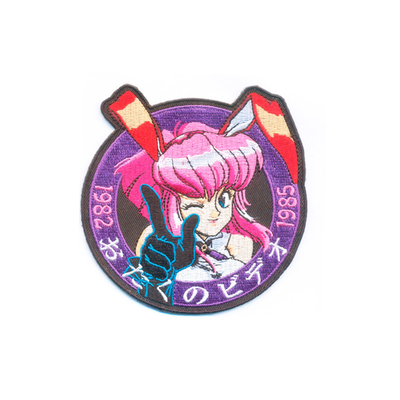 L'Anime Charater a brodé les corrections de chapeau, corrections faites sur commande pour la frontière découpée avec des matrices par chapeaux