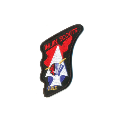 Repasser soutenant les insignes brodés pour la frontière de Merrowed de vêtements